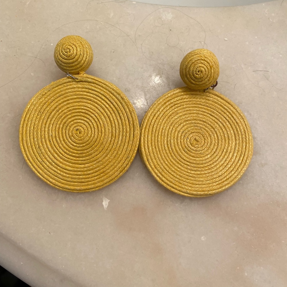 Very Cute! Straw-like Light Pastel Yellow Earrings!